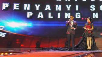 Afgan Syahreza memenangkan Kategori Penyanyi Solo Pria Paling Ngetop pada malam penganugrahan SCTV Music Awards 2014 di Hall D Kemayoran, Jakarta, Kamis (17/4). [suara.com/Adrian Mahakam]