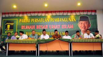 Ketua Dewan Pembina Partai Gerindra Prabowo Subianto bersilaturahmi ke markas besar Partai Persatuan Pembangunan di jalan Diponegoro Jakarta, Jumat (18/4). [suara.com/Adrian Mahakam]