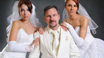 Pekerja Serabutan Ini Nikahi Dua Perempuan Sekaligus