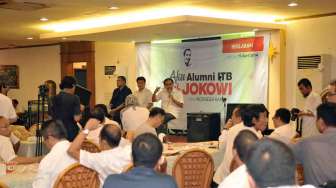 Komunitas Alumni ITB mendeklarasikan dukungan mereka kepada Gubernur DKI Jakarta Joko Widodo untuk menjadi Presiden RI 2014-2019 di Jakarta, Sabtu (19/4). [suara.com/Adrian Mahakam]