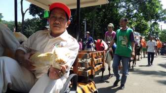 Parade Satwa Ragunan Membuat Pengunjung Membludak