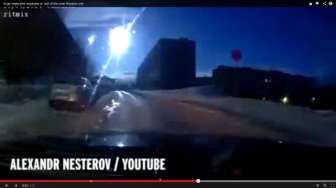 Video: Meteor Besar Meledak di Langit Rusia