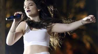 Sakit, Lorde Tunda Tournya di Australia