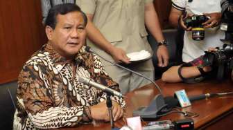 Calon presiden dari Gerindra Prabowo Subianto datang ke kantor DPP Persatuan Purnawirawan dan Warakuri ABRI dan Polri (Pepabri) di Jalan Diponegoro Jakarta, Selasa (22/4). [suara.com/Adrian Mahakam]