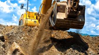 Berton-ton Tanah Kubur Bocah 10 Tahun Hidup-hidup