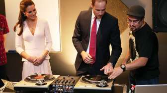 Video:  Pangeran William dan Kate Middleton Asyik "Nge-DJ"