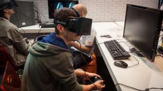 Video: Ketakukan Setengah Mati Akibat Mainkan "Oculus Rift"