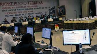 Pembukaan Rapat Pleno Rerkapitulasi hasil penghitungan perolehan suara dan penetapan hasil pemilu secara nasional di ruang sidang utama KPU pusat Jakarta, Sabtu (26/4). [suara.com/Adrian Mahakam]