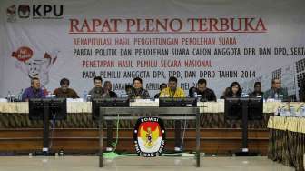 Pembukaan Rapat Pleno Rerkapitulasi hasil penghitungan perolehan suara dan penetapan hasil pemilu secara nasional di ruang sidang utama KPU pusat Jakarta, Sabtu (26/4). [suara.com/Adrian Mahakam]