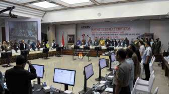 Pembukaan Rapat Pleno Rerkapitulasi hasil penghitungan perolehan suara dan penetapan hasil pemilu secara nasional di ruang sidang utama KPU pusat Jakarta, Sabtu (26/4). [suara.com/Adrian Mahakam]