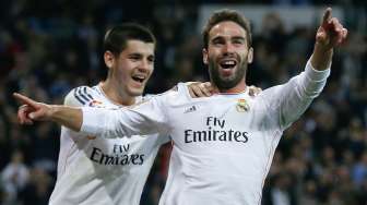 Selebrasi pemain Real Madrid Andrea Carvajal bersama Alvaro Morata usai mencetak gol ke gawang Osasuna pada laga La Liga di Santiago Bernabeu, (27/4). (Reuters/Andrea Comas)