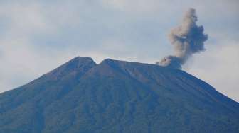 Gunung Slamet Berstatus Siaga, Warga Jateng Diminta Tenang