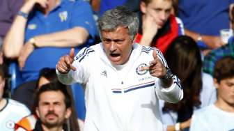 Van Gaal Latih MU, Ini Respon Mourinho
