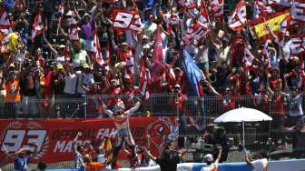 Pembalap MotoGP Marc Marquez menjuarai MotoGP Spanyol di sirkuit Jerez di Jerez de la Frontera, Spanyol ( 4/5). [Reuters/Marcelo Del Pozo] 