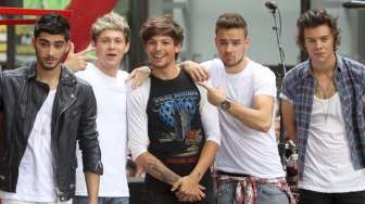 Puluhan Ribu Fans "One Direction" Histeris di GBK