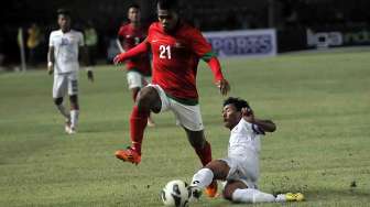 Laga Persahabatan Indonesia melawan Myanmar di Stadion Utama Gelanggang Olah Raga Bung Karno Jakarta, Senin (5/5). [suara.com/Adrian Mahakam]