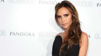 Pakai Dress Puluhan Juta, Victoria Beckham Malah Dibilang Mirip Boneka Annabelle