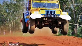 Pilot "Jet Darat" Unjuk Kemampuan di Indonesia X-Offroad Racing 2014