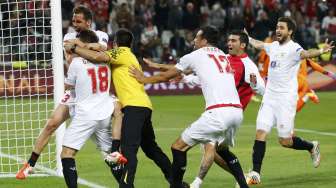 Pemain Sevilla rayakan kemenangan usai mengalahkan Benfica di partai puncak Liga Europa lewat drama adu penalti [Reuters/Stefano Rellandini]