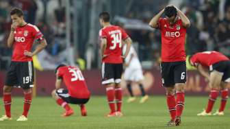 Reaksi pemain Benfica setelah dikalahkan Sevilla di partai final Liga Europa yang digelar di Juventus Stadium [Reuters/Albert Gea]