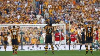 Reaksi pemain Hull usai dikalahkan Arsenal di partai final Piala FA [Reuters/Darren Staples]