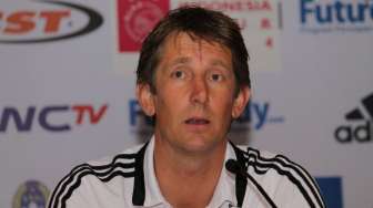 Van Der Sar: United Bisa Mencontoh Liverpool