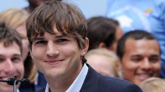 Nantikan Kelahiran Anak, Ashton Kutcher Keranjingan "Motor Cross"