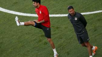 Meski Diego Costa sudah melakukan latihan namun pelatih Atletico Diego Siemeone masih belum dapat memastikan akan memainkan strikernya tersebut di final Liga Champions. (Reuters/Sergio Perez)     