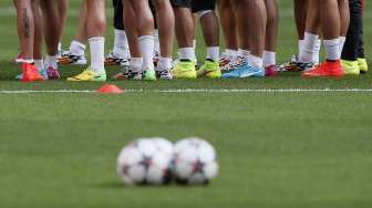 Sesi latihan Atletico Madrid di Luz Stadium, Lisbon, Jumat (23/5).  [Reuters/Stefan Wermuth]    