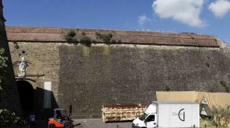 Pemandangan Fort Belveder, tempat Kim Kardashian dan Kanye West melangsungkan pernikahan di Florence, Italia, Sabtu (24/5/2014). (Reuters/Alessandro Garofalo)