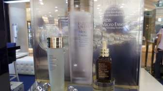 Hadapi Pancaroba dengan "New Micro Essence" Estee Lauder