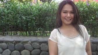 Dea Mirella Gugat Cerai Roy Hasby