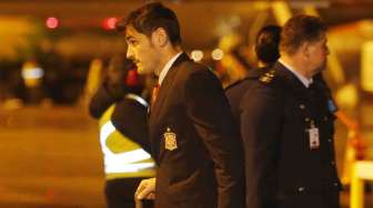 Timnas Spanyol, juara Piala Dunia 2010 tiba di bandara internasional Curitiba, Minggu (8/6). [Reuters/Rodolfo Buhrer] 