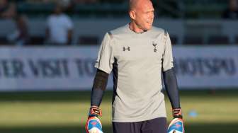 Spurs Kontrak Friedel Satu Tahun Lagi  