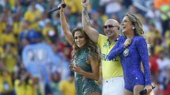 Pitbull Tampil "Cool", J-Lo dan Claudia Leitte Super Seksi!