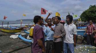 Kampanye Capres nomer urut dua Joko Widodo di Cilacap, Jawa Tengah, Jumat (13/6). [Antara/Widodo S. Jusuf]