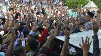 Kampanye Capres nomer urut dua Joko Widodo di Cilacap, Jawa Tengah, Jumat (13/6). [Antara/Widodo S. Jusuf]