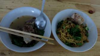 Mencicipi Uniknya Mie Iga 