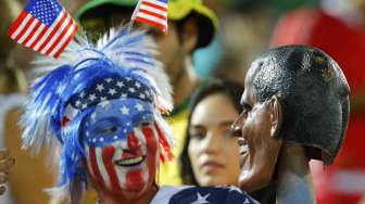 Suporter Amerka Serikat dalam pertandingan antara AS dan Ghana di Dunas, Natal. [Reuters/Brian Snyder]