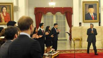 Presiden Susilo Bambang Yudhoyono menghadiri dialog dengan Delegasi Center for Asia Leadership Initiatives, Harvard University di Istana Negara, Jakarta, Selasa (24/6). [Antara/Andika Wahyu]