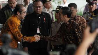 Calon Presiden nomor urut 2 Joko Widodo tiba di gedung KPK, di Jakarta, Kamis (26/6). [suara.com/Adrian Mahakam]