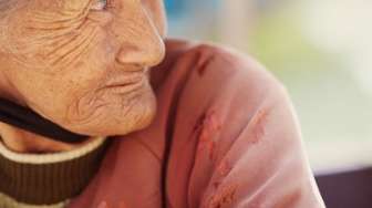 Viral Video Makeup Nenek-Nenek Hasilnya Bikin Pangling, Nggak Kalah Cantik dari ABG