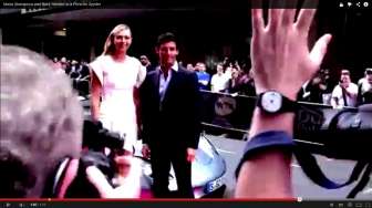  Pakai Porsche, Mark Webber Gandeng Maria Sharapova