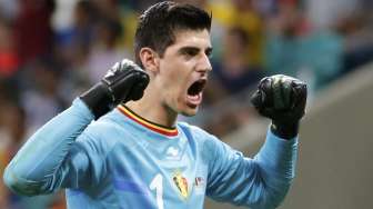 Courtois Ingin Belajar dari Cech 