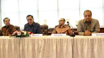 Konferensi pers hasil rapat rountable pemerintah dengan Bank Indonesia di gedung Radius Prawiro Kompleks Bank Indonesia, Jakarta, Jumat (4/7). [suara.com/Adrian Mahakam]