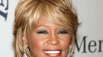 Bobby Brown Ungkap Whitney Houston Seorang Biseksual