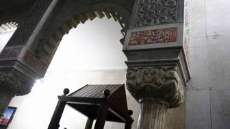 Masjid Luar Batang di Jalan Luar Batang 1, Penjaringan, Jakarta Utara, Senin (7/7). [suara.com/Adrian Mahakam]