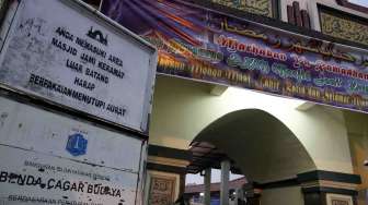 Masjid Luar Batang di Jalan Luar Batang 1, Penjaringan, Jakarta Utara, Senin (7/7). [suara.com/Adrian Mahakam]