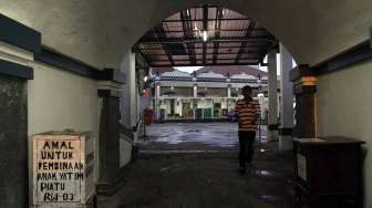 Masjid Luar Batang di Jalan Luar Batang 1, Penjaringan, Jakarta Utara, Senin (7/7). [suara.com/Adrian Mahakam]