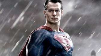 Henry Cavill Disebut Akan Kembali Perankan Superman Setelah Tampil Cameo di Black Adam